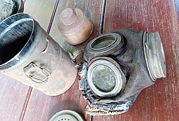 Plynová maska a batoh