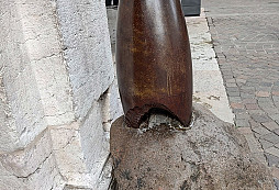 Je to letecká puma nebo dělostřelecká munice?