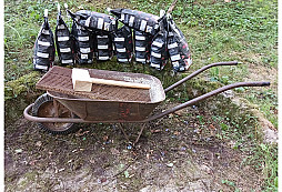 Drcení dřvěného uhlí pro tavbu železa