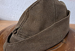 Nějaká lodička - čepice asi vojenská