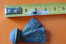 Mosazný, nebo bronzový artefakt