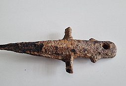 Kovový hrot