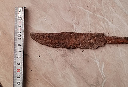 Nůž, ale jak stary? 