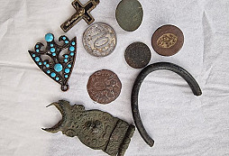 Přezka, nákončí nebo kování?