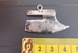 Přívěšek, medailon?