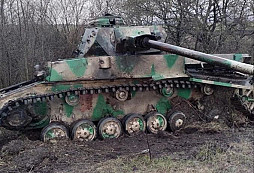 Zničený tank - Ukrajina 2023