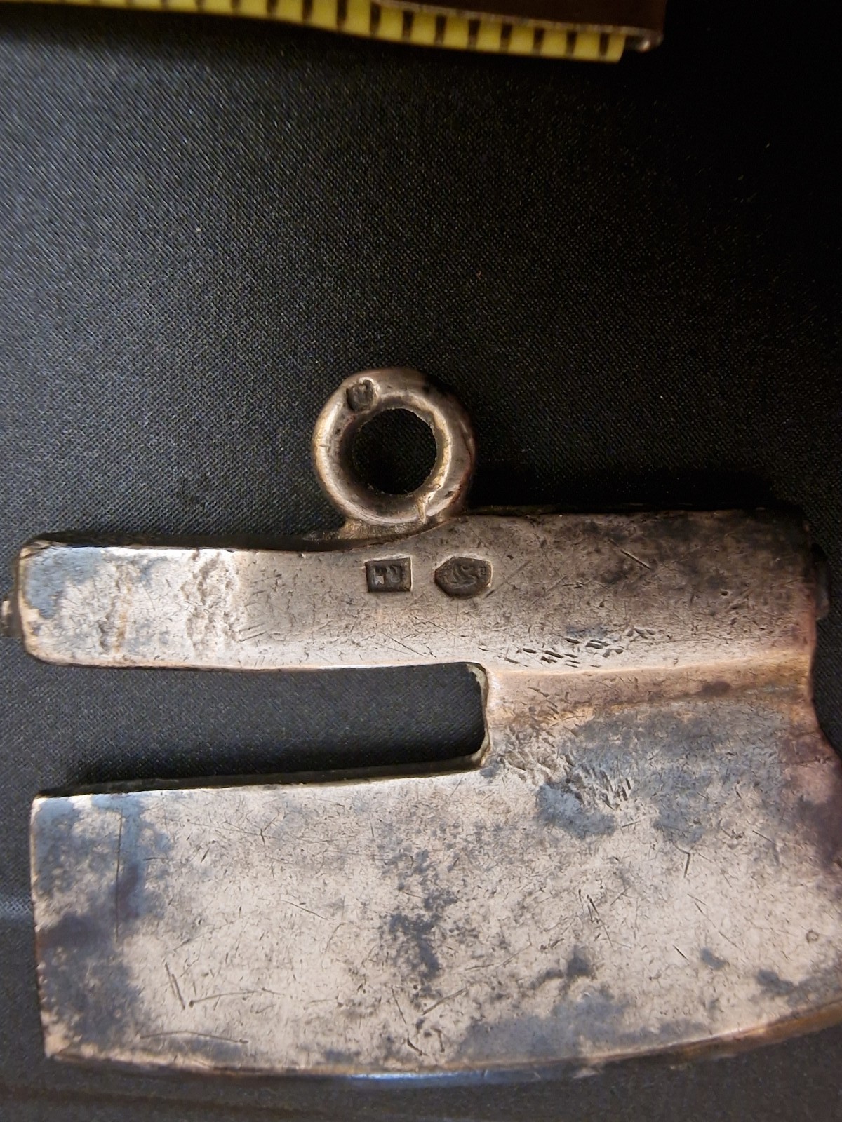 Přívěšek, medailon?