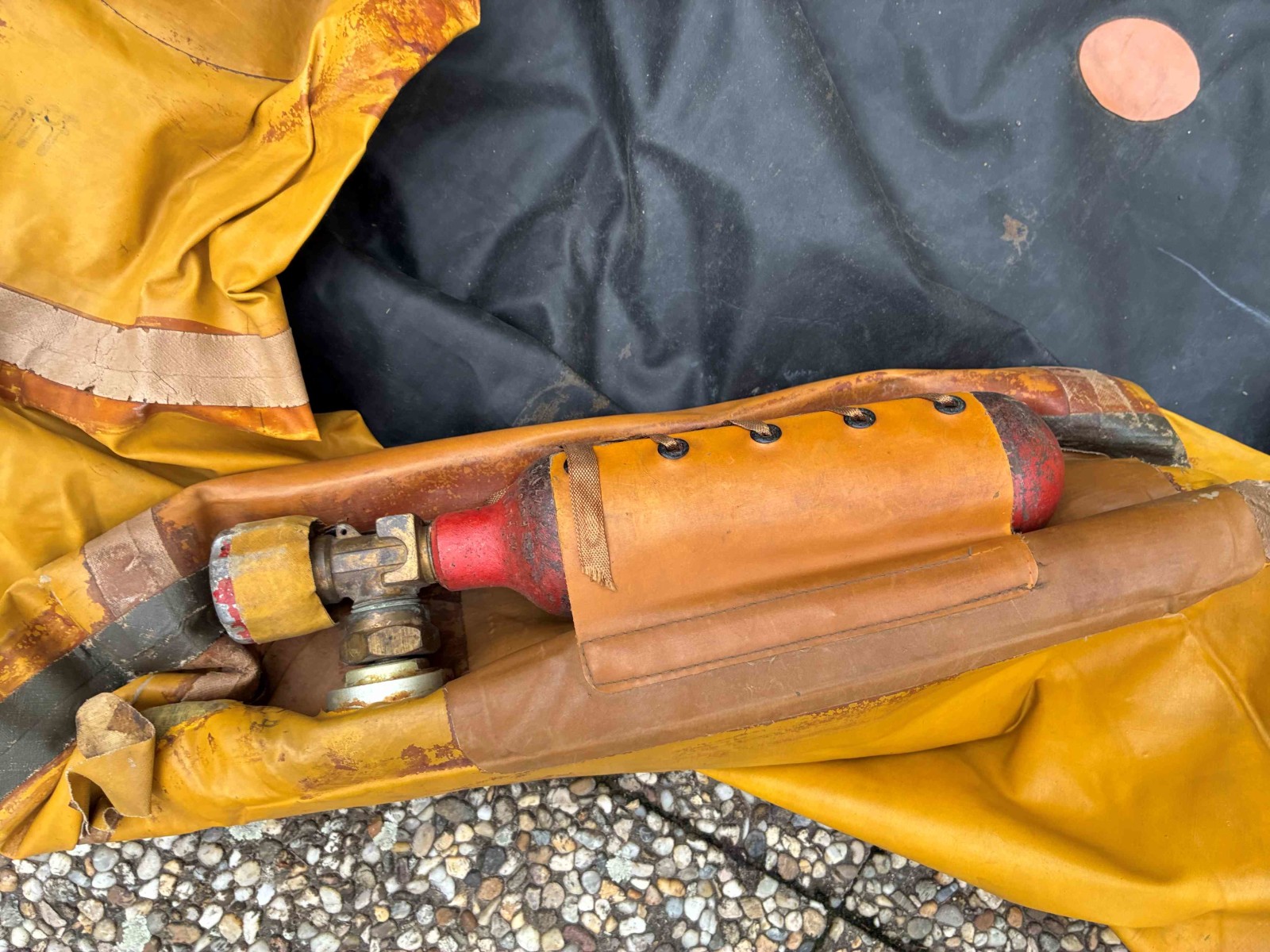 Nafukovaci cln z lietadla luftwaffe