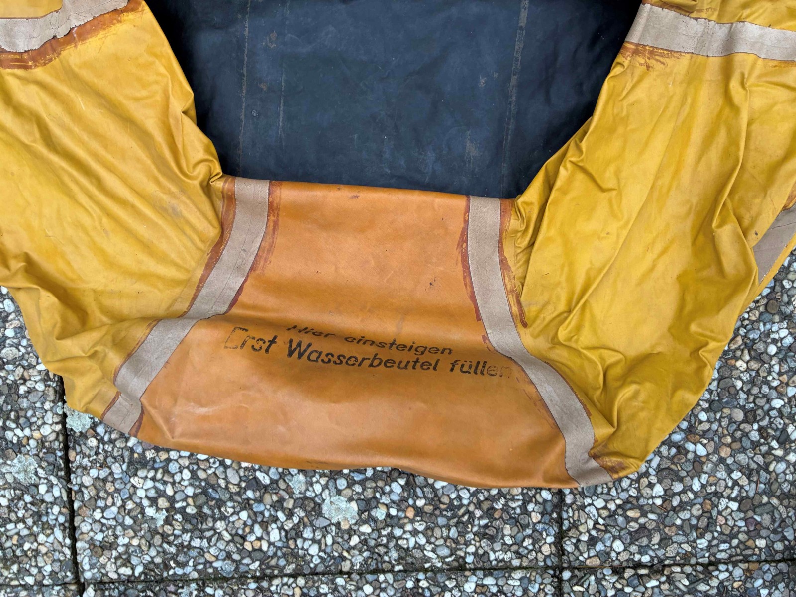 Nafukovaci cln z lietadla luftwaffe