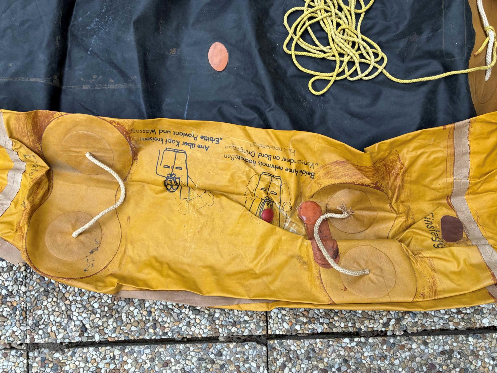 Nafukovaci cln z lietadla luftwaffe