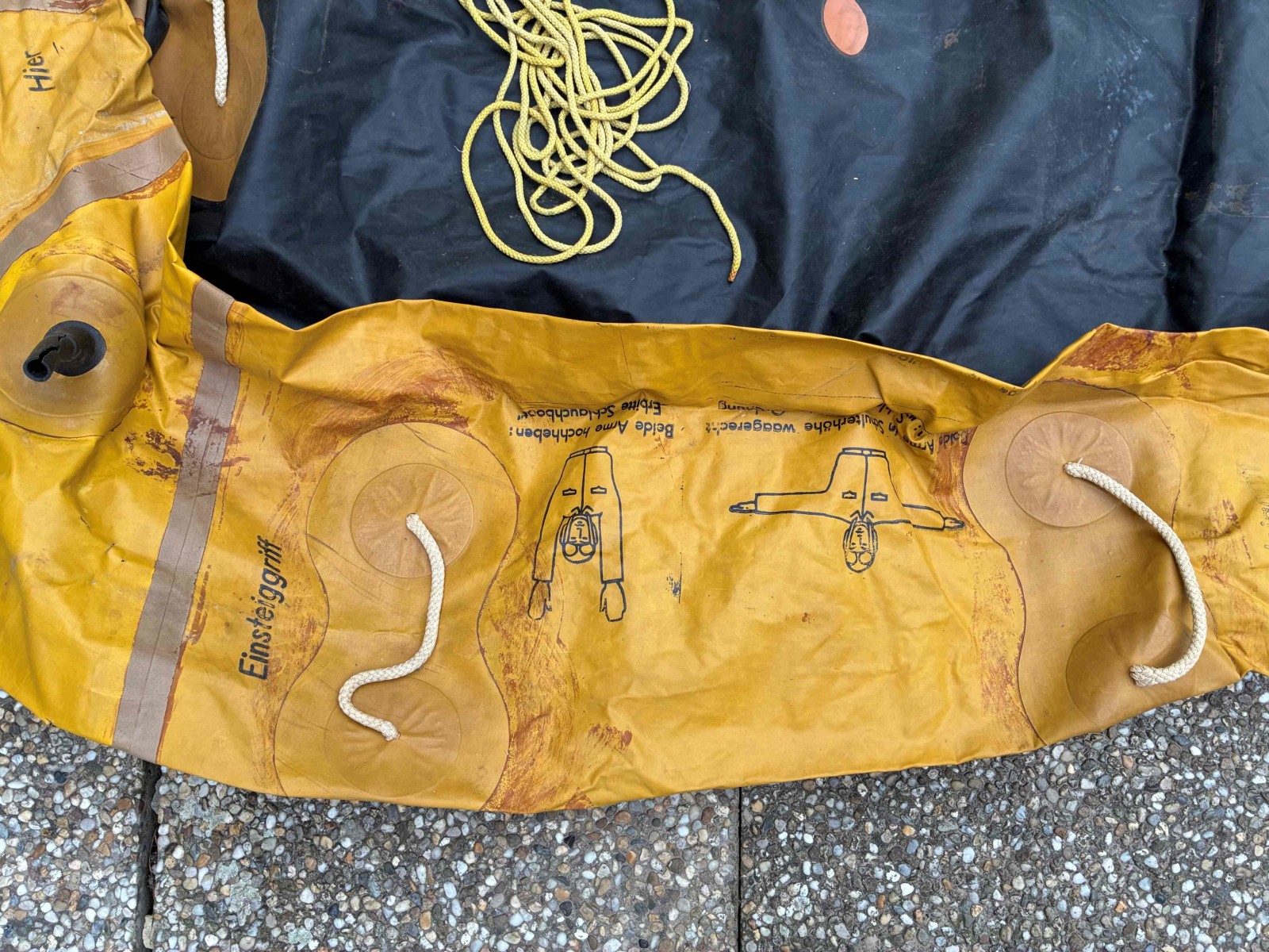 Nafukovaci cln z lietadla luftwaffe