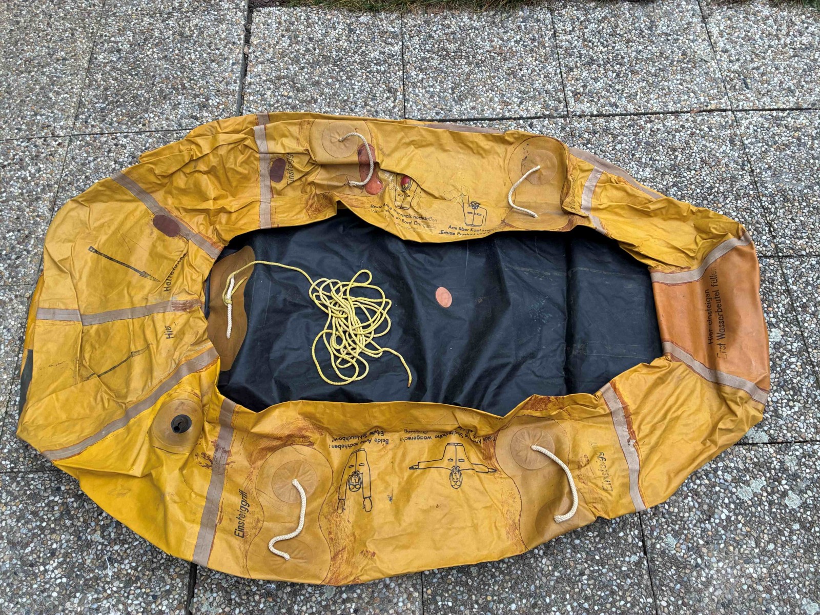 Nafukovaci cln z lietadla luftwaffe