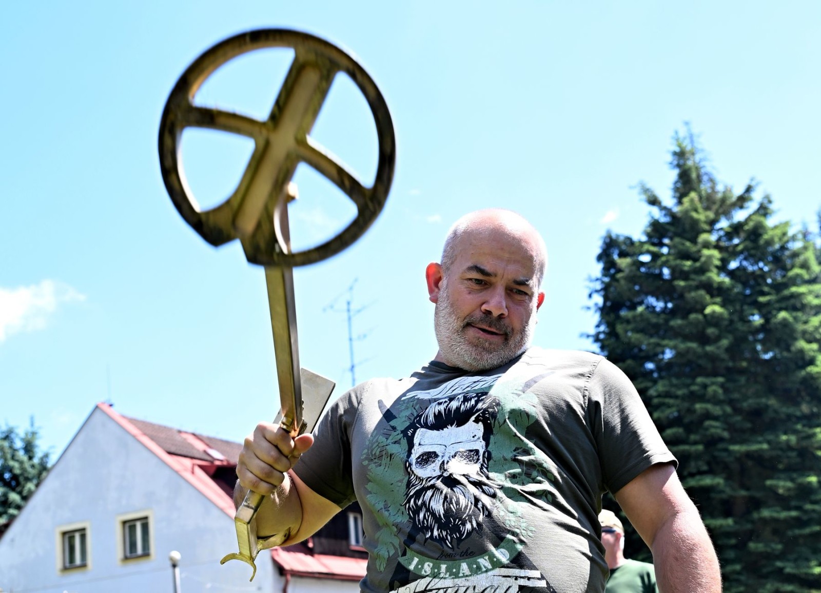 On je fakt ze zlata jinak to neni možný!