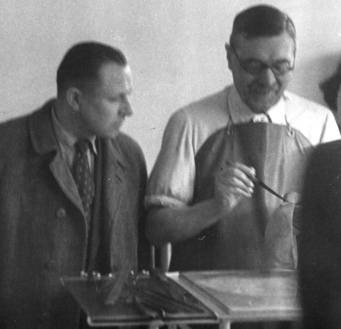 Malá pitevna Ústavu soudního lékařství: Kriminalista Miloslav Nečásek a MUDr. František Hájek