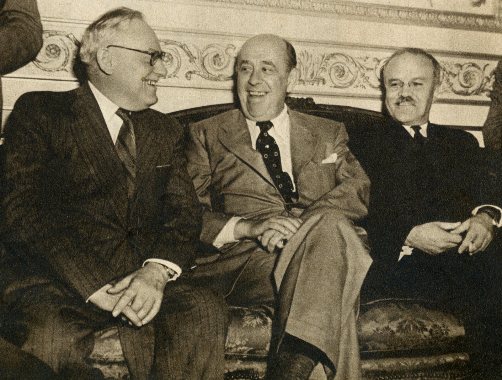Družné setkání se smutně proslulým sovětským prokurátorem Andrejem Vyšinskim a Vjačeslavem Molotovem